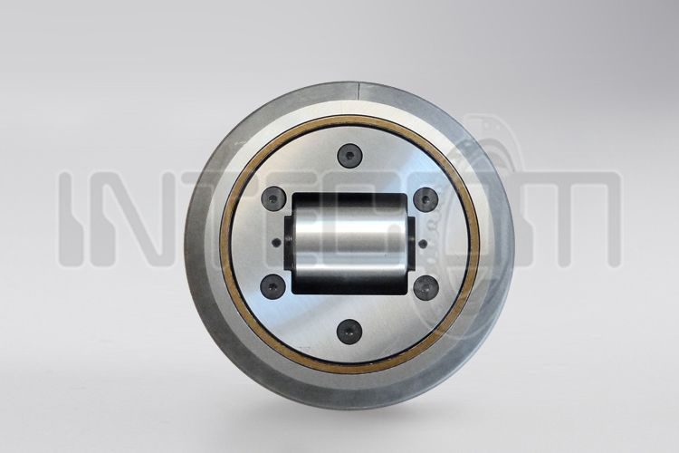 Adjustable combined roller bearings with eccentric pin
